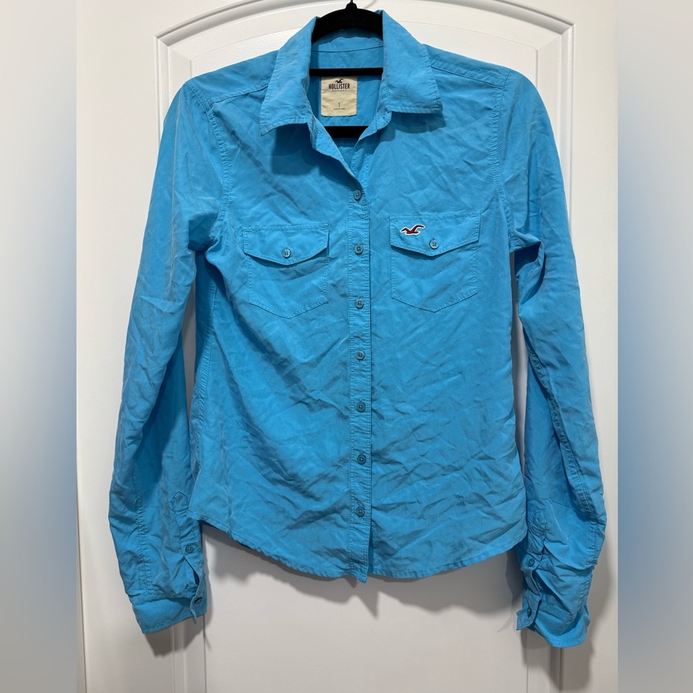 Hollister Vibrant Blue Shirt. Women’s Size Small.